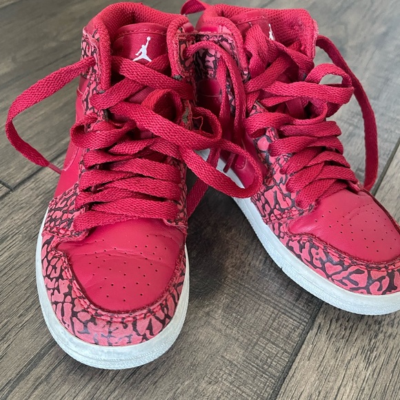 Boys Jordan’s - Picture 2 of 2